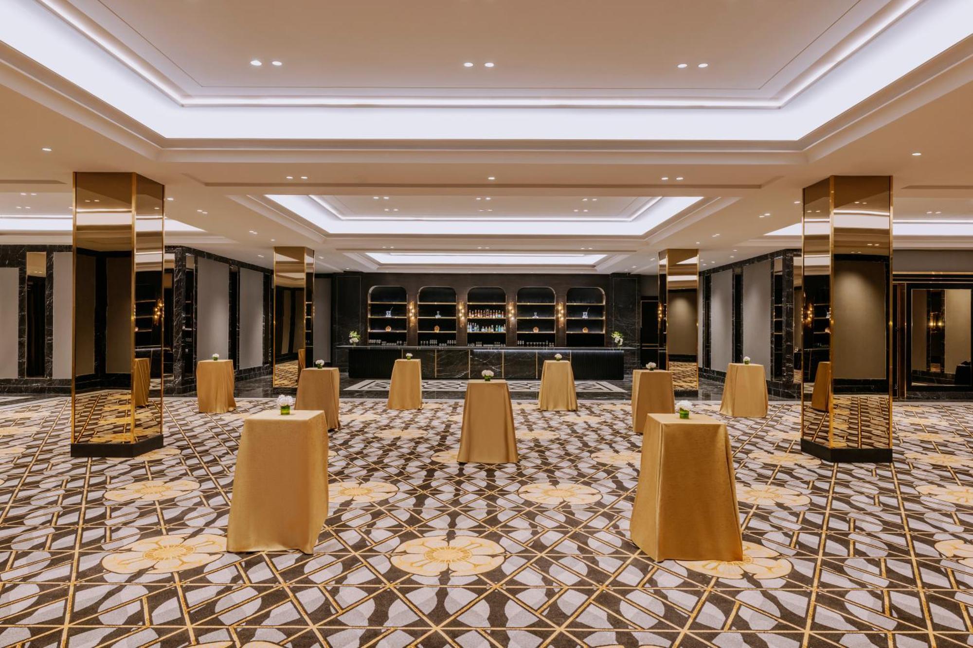 Fairmont Mumbai Hotel Exterior photo