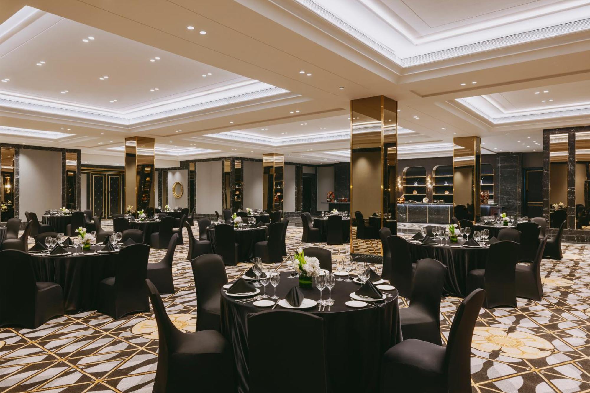 Fairmont Mumbai Hotel Exterior photo